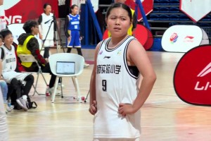 你打球有小学生霸气吗？！